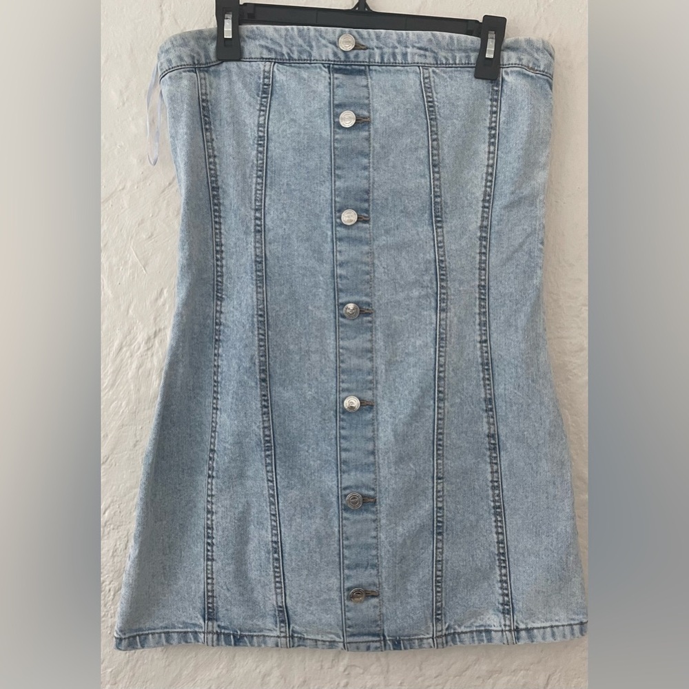 Strapless light wash denim button-front tube mini dress, elastic back; EUR L/12